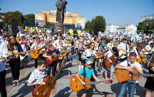 У Рівному 115 гітаристів виконали Гімн Січових стрільців