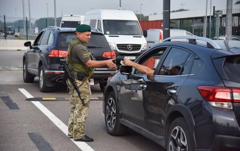 Як студентам перетнути кордон України під час війни: поради експертів