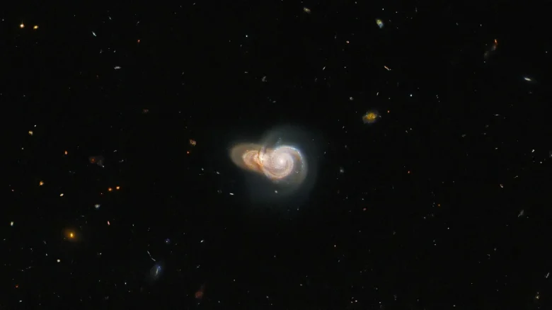 Злиття двох галактик: яскравий кадр від Hubble