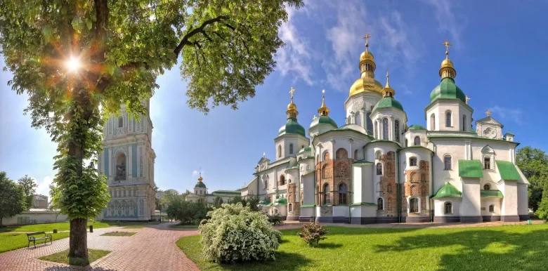 Біля Софійського собору знайшли залишки загадкової будівлі