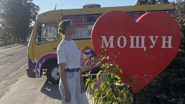 Леся Нікітюк відвідала село, яке стримало ворога окупантів