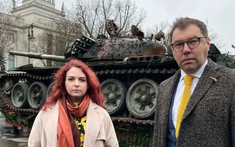 “Пташка” з Азовсталі заспівала “Ой у лузі червона калина” на російському танку