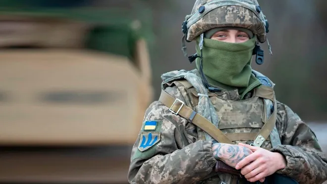Чи можуть повістку вручити на кордоні: пояснив адвокат