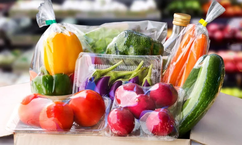 Досліди вчених: частинки мікропластику виявили у продуктах