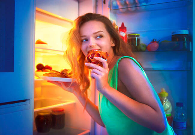 Як припинити їсти на ніч: поради дієтологів