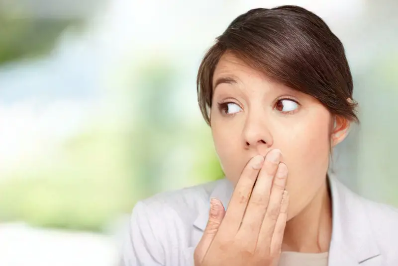 Здоров’я і приправи: як боротися з запахом після часнику та цибулі