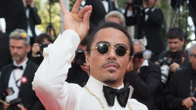 Знаменитий шеф Salt Bae змінює підхід: знижує ціни, щоб кожен міг скуштувати його кулінарні шедеври