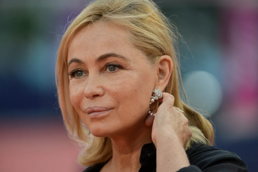 Акторка Еммануель Беар відверто розповіла, що стала жертвою інцесту в дитинстві
