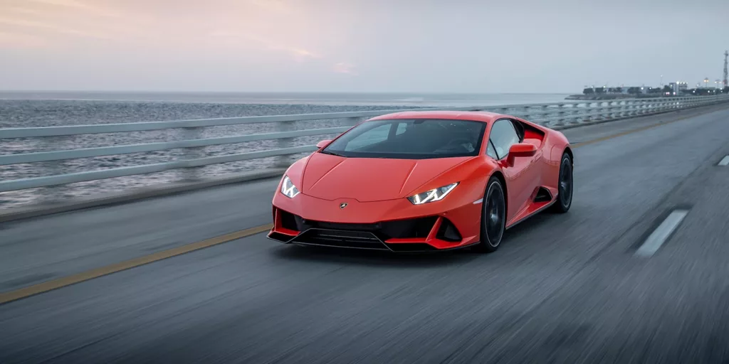 Блогер знищив Lamborghini заради кількості переглядів у соцмережі (відео)