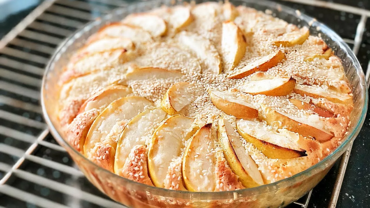 Класичний яблучний десерт: як приготувати ніжний пиріг