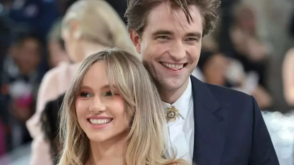 Вагітна Сьюкі Вотергаус відвідала церемонію British Fashion Awards без Роберта Паттінсона