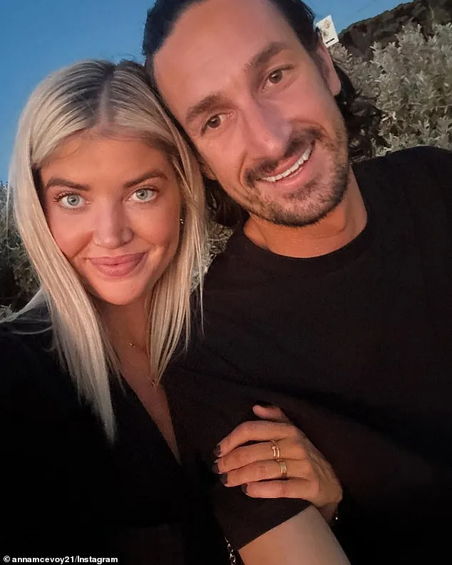 Зірка Love Island Анна МакЕвой вагітна!