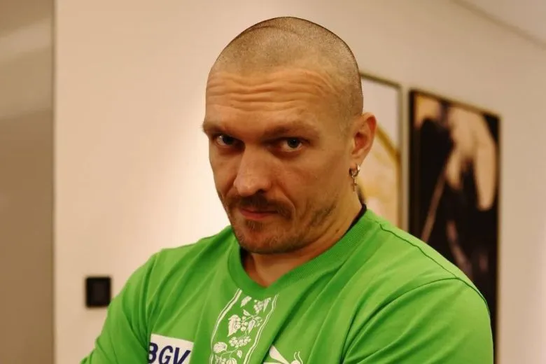 Олександр Усик переміг Тайсона Ф’юрі та присвятив перемогу матері
