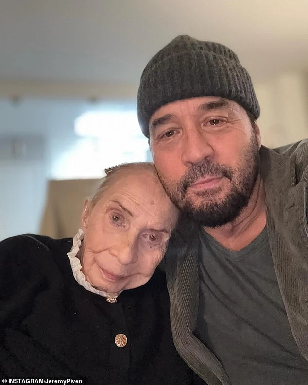 Джереми Пивен потерял мать Джойс Пивен в возрасте 94 лет