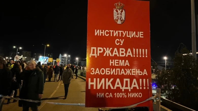 Відставка прем’єра Сербії Мілоша Вучевича на фоні масових протестів