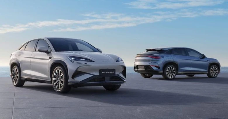 Чи зможе BYD випередити Tesla на ринку електромобілів у 2025 році