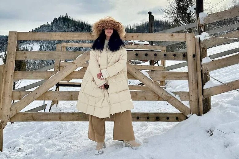 Джамала наслаждается отдыхом в Карпатах с альпаками и собаками