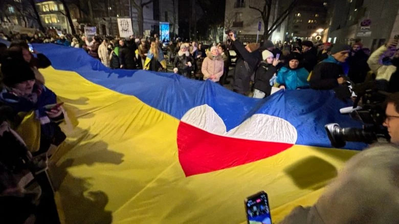 У Варшаві відбулася акція на підтримку України з участю тисяч людей