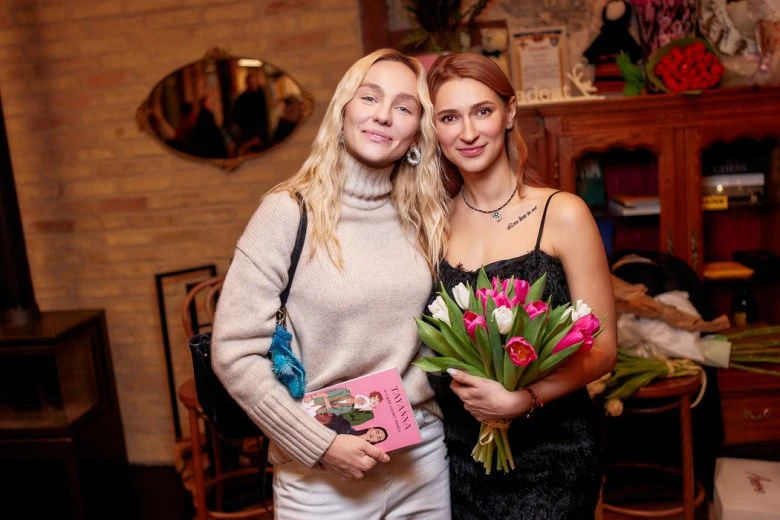 TAYANNA презентувала свою першу книжку ‘Історія однієї жінки’