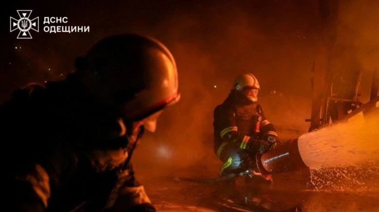 Мощные пожары и отключения света в Одессе: пострадали люди
