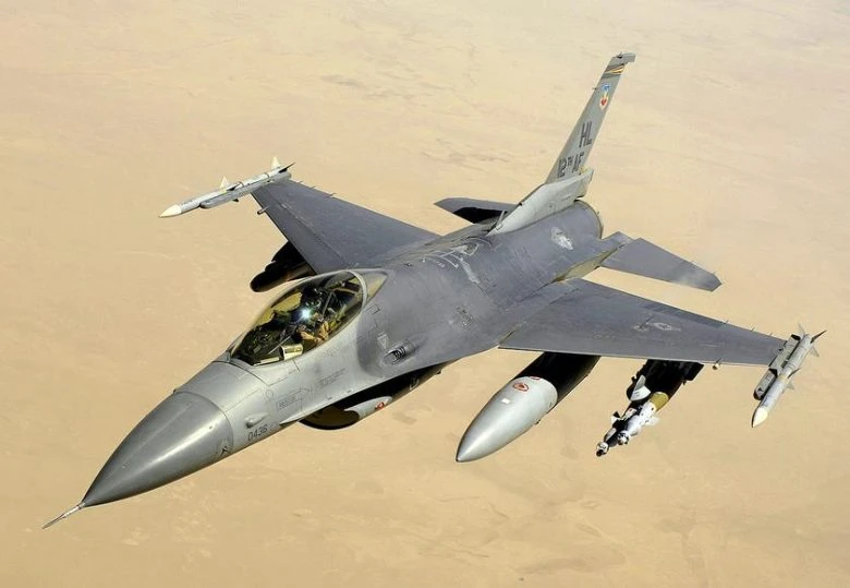 Польские истребители F-16 начали патрулирование в Литве для НАТО