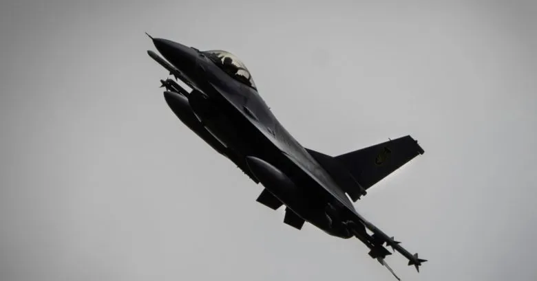 Втрачено зв’язок з F-16 під час відбиття російської атаки: пілота евакуйовано