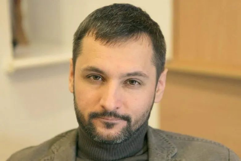 Андрій Білоус залишив посаду керівника Молодого театру через звинувачення в домаганнях