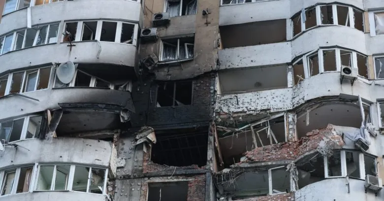 Трое спасателей погибли в Киеве во время ликвидации последствий атаки рф