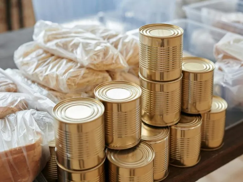 Кому не стоит употреблять мясные консервы: список заболеваний и советы