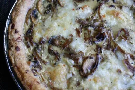 Caramelised onion and mushroom quiche – смачна та легка у приготуванні