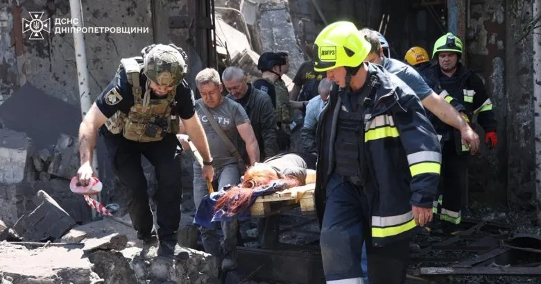 Кількість загиблих від російського удару по Дніпру зросла до 18 осіб