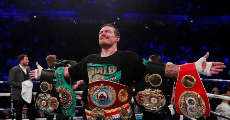 Олександр Усик вдруге здобув титул абсолютного чемпіона світу у надважкій вазі