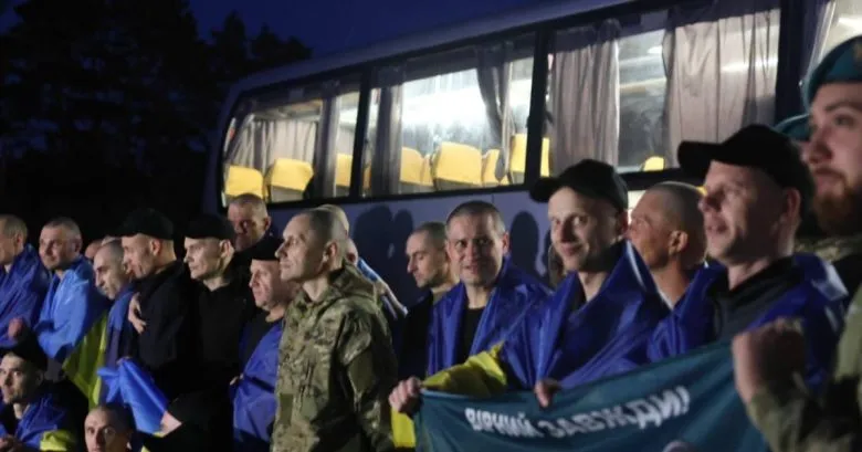 Україна та рф провели дев’ятий етап обміну військовополоненими: понад 1000 осіб повернулися додому
