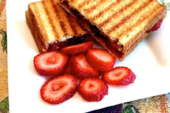 Сэндвич с клубникой и шоколадными чипсами: сладкое наслаждение для любого праздника