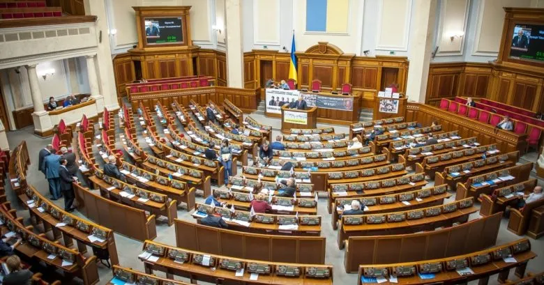Русскоязычные YouTube-каналы народных депутатов опережают украиноязычные по популярности