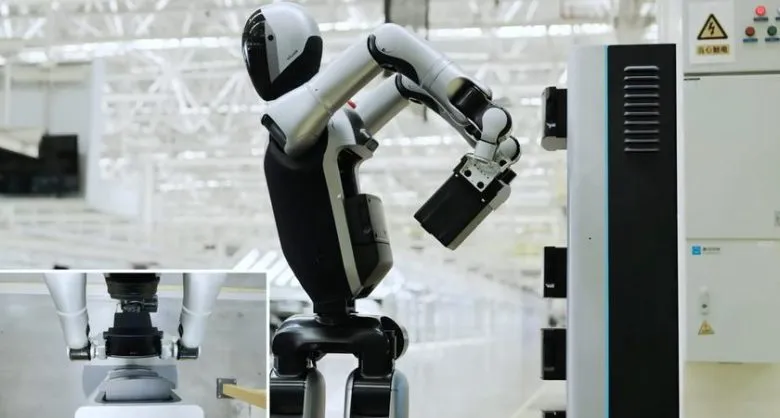 Гуманоїдний робот Walker S2 від UBTECH: автономна заміна акумуляторів для безперервної роботи