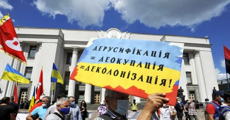 Мовний омбудсман пропонує скасувати особливий статус російської мови в Україні