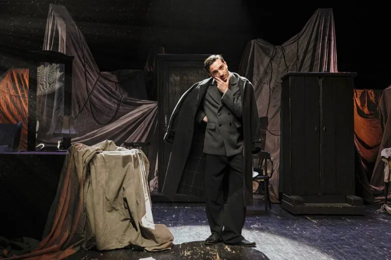 Давид Петросян стал голосом романа Кафки в фотопроекте Сони Плакидюк
