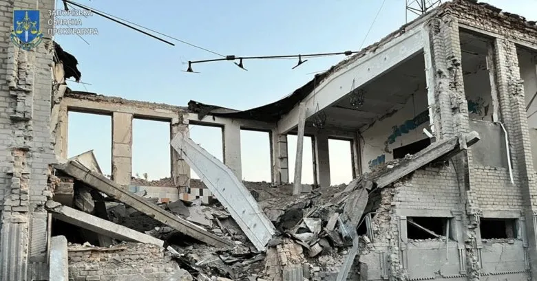 В результате авиаудара по Новояковлевке в Запорожье погиб подросток, шестеро раненых