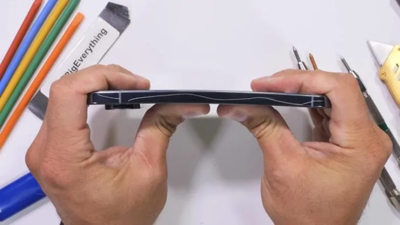 Google Pixel 10 Pro XL: тест на прочность от JerryRigEverything — результаты испытания