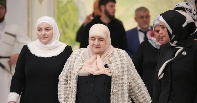 Велика Британія ввела санкції проти матері Кадирова і фонду за депортацію українських дітей