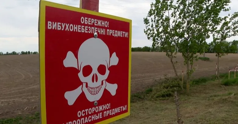 Один человек погиб и двое ранены в результате ракетного удара рф по миссии по разминированию в Черниговской области