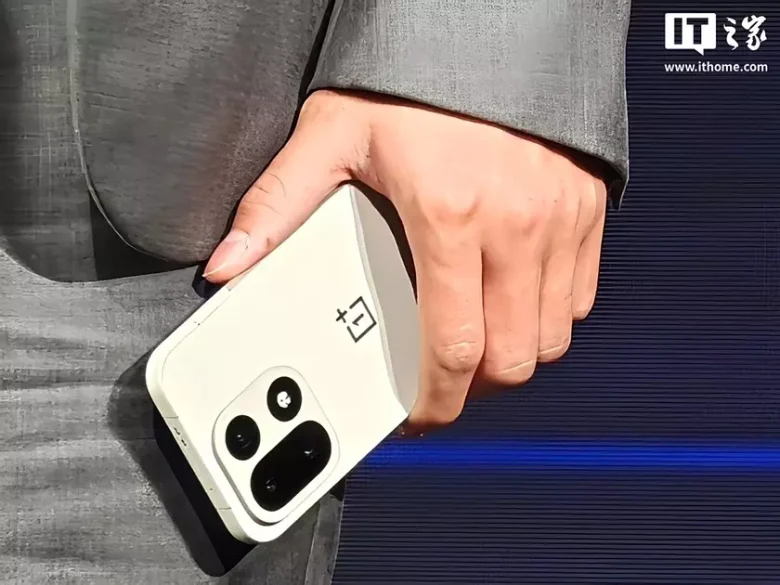 OnePlus представила OnePlus 15 и новые игровые технологии на Gaming Conference 2025