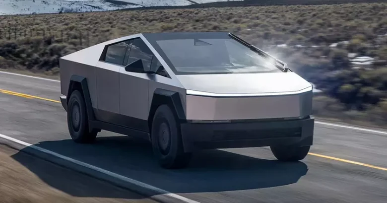 Tesla убрала заднеприводную версию Cybertruck со своего сайта