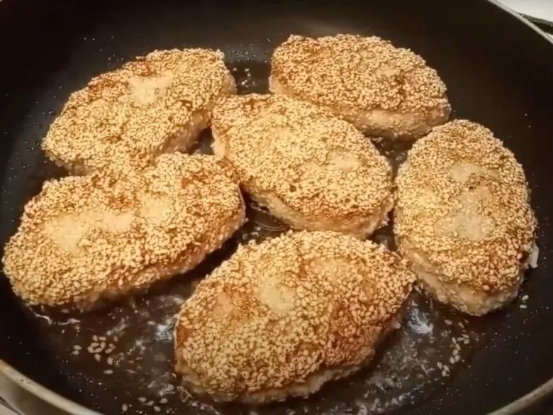 Как приготовить котлеты с хрустящей кунжутной корочкой: советы и альтернативы