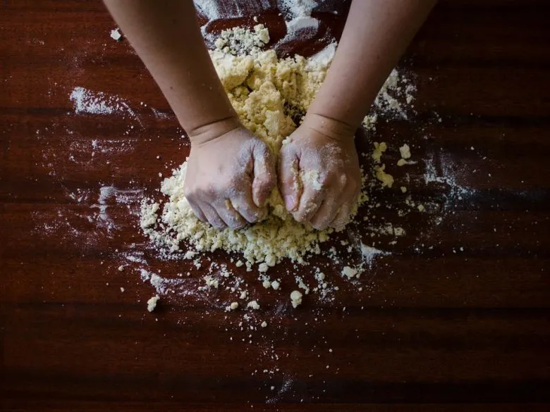 Почему тесто нужно охлаждать: секреты структуры, вкуса и легкости приготовления