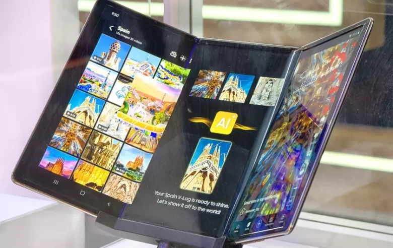 Samsung офіційно презентувала складаний смартфон Galaxy Z TriFold на виставці K-Tech Showcase 2025