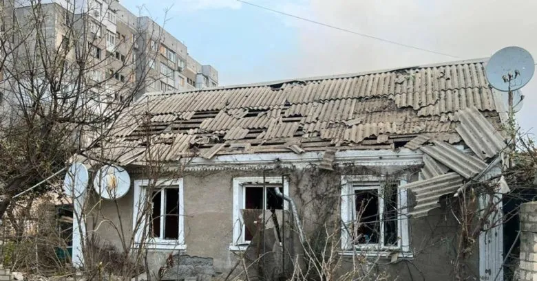 Две человека погибли, еще 17 ранены в результате обстрелов Херсона Россией