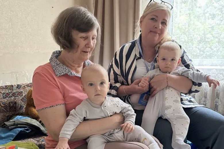 Як допомогти дітям, яких виховують бабусі та дідусі: проєкт «Кошик для родини»