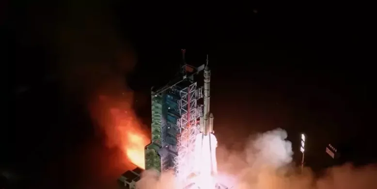 Китай успішно запустив корабель Shenzhou-21 з екіпажем на станцію Tiangong
